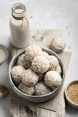 perles boules coco gâteau asiatique fait maison au soja riz gluant et noix de coco