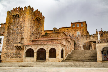 Edificios emblemáticos, callejuelas y rincones de la ciudad de Cáceres