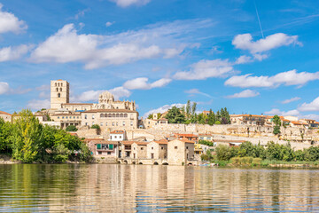 Fototapeta na wymiar Panoramic view of the city of Zamora from the Duero river, Spain.Colegiata de Santa María la Mayor.