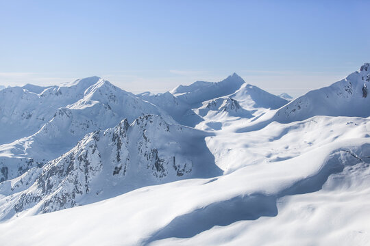 Environnement enneigé dans les alpes à proximité du mont blancs