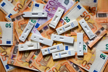 Corona antigen quick tests are on euro banknotes