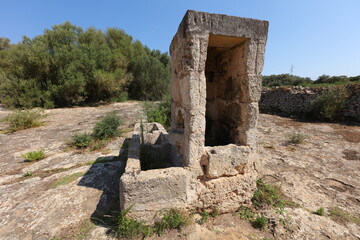 Aljibe de Poblado Talayótico de Torretrencada,. Menorca, Islas Baleares, España