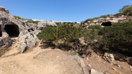 Fototapeta na wymiar Necrópolis Cala Morella, Menorca, Islas Baleares, España