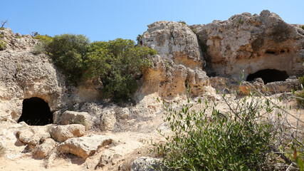 Necrópolis Cala Morella, Menorca, Islas Baleares, España © IVÁN VIEITO GARCÍA