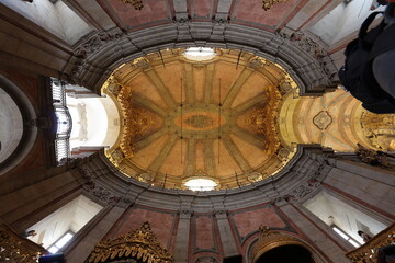 Iglesia y torre de los Cl&eacute;rigos, Oporto, Portugal