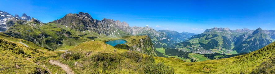 Fototapeta na wymiar Panorama of Engelberg valley