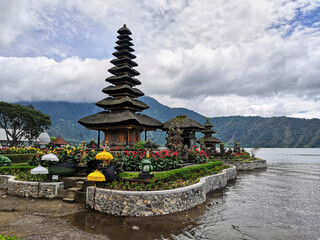 Fototapeta na wymiar Pura Ulun Danu Temple, Lake Bratan, Bali, Indonesia