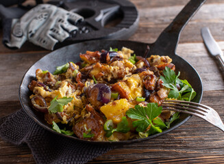 Body building meal for muscle building with roasted potatoes, low fat ham, eggs, red onions and scallions.