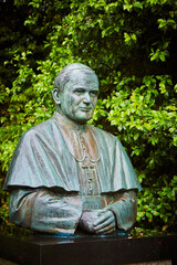 Fototapeta premium statue of a person in the garden