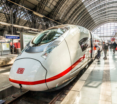 people hurry to train at Frankfurt railway station