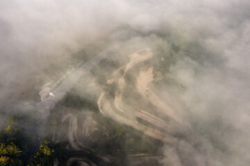 vue aérienne du parking de Chateau-Gaillard dans la brume à Vatteville dans l'Eure en France