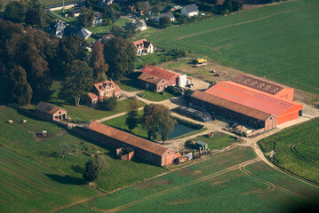 vue aérienne d'une ferme à La Neuville-Chant d'Oisel dans les Seine-Maritime en France