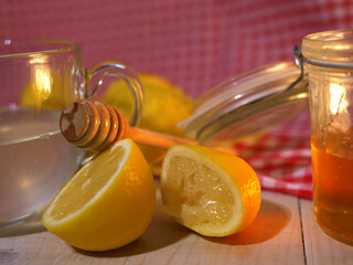 Lemon and honey for natural treatment of cold and flu