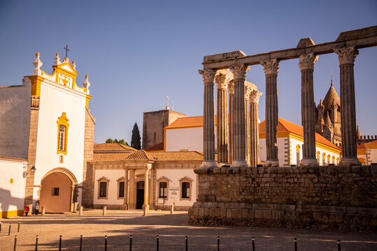 PORTUGAL ALENTEJO EVORA ROMAN TEMPLE