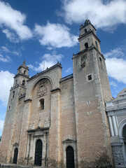 Fototapeta na wymiar Plaza Grande Cathedral, Merida, Mexico