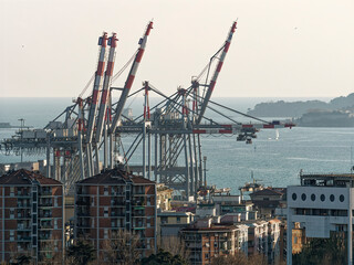 Obraz premium detail of big harbour crane used for loading and discharging container