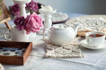 Fototapeta na wymiar Beautiful table decor. Macrame napkins, flowers