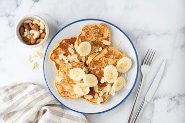 Banana protein pancakes - 481449912