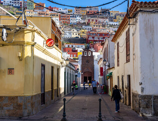 SAN SEBASTIAN, LA GOMERA, Kanarische Inseln: Historische Altstadt - Bummel durch die Fu&szlig;g&auml;ngerzone und Innenstadt mit Kirche