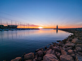 Obraz premium Sunset beautiful landscape of the Lake Hefner lighthouse