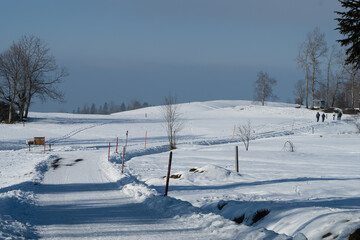 Fototapeta na wymiar HDR Zugerberg im Winter mit Pulverschnee und strahlendem Sonnenschein, Kanton Zug, Schweiz. Januar 19