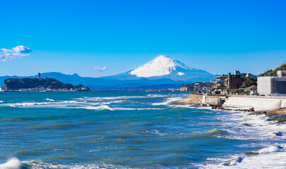 湘南海岸　江の島と富士山　ワイド