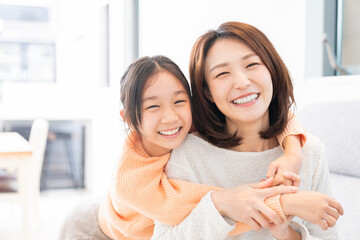 笑顔の親子