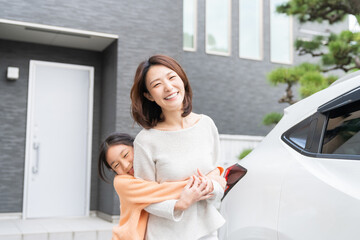 笑顔の親子　玄関