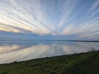 Obraz premium sunset over the lake