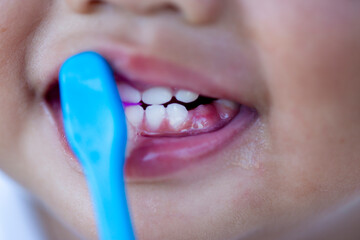 Brushing teeth for children 1-3 years old