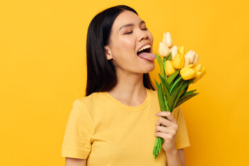 pretty brunette in a yellow t-shirt t-shirt with a bouquet of flowers holiday Monochrome shot