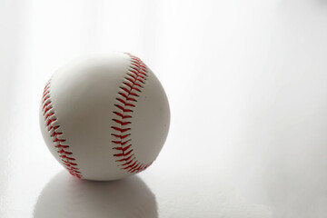 真っ白な野球ボール