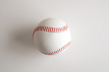 真っ白な野球ボール