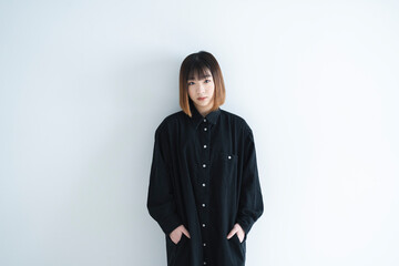 Fototapeta premium クールな若い女性のポートレート