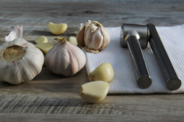 garlic and garlic press on a table