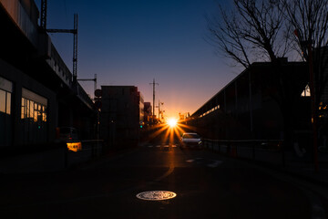 Fototapeta na wymiar 東京、世田谷の住宅街の夜明け風景