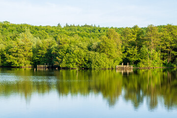 Am&eacute;nagements pour la p&ecirc;che sur les berges du Lac des Miroirs &agrave; Condette - Pas-de-Calais