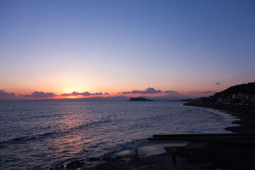 稲村ケ崎から望む江の島と富士山