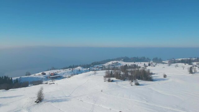 Zugerberg im Winter mit Pulverschnee und strahlendem Sonnenschein, Kanton Zug, Schweiz. Januar 19