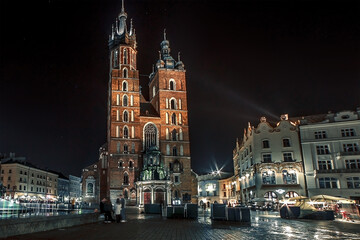 Fototapeta na wymiar Krakow old night illuminated square and Mariacka cathedral, Rynek Glowny, Stare Miasto, Poland