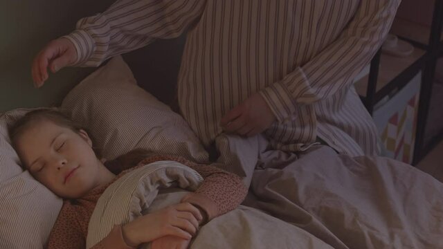 Отец насиловал спящую дочку. Отец насиловал спящую дочку