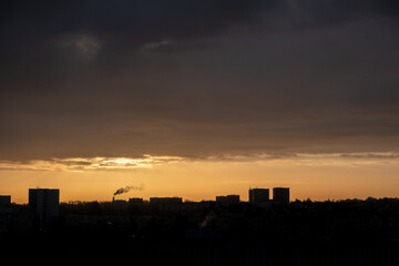 Fototapeta na wymiar lever de soleil sur la ville
