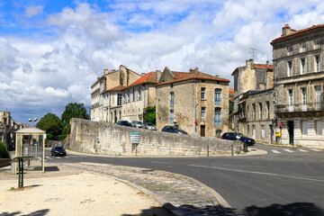 La ville d'Angoulême, ses rues, ses bâtiments