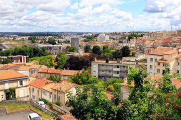 Fototapeta na wymiar La ville d'Angoulême, ses rues, ses bâtiments