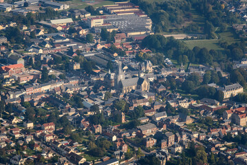 vue aérienne de la ville d'Étrépagny dans l'Eure en France