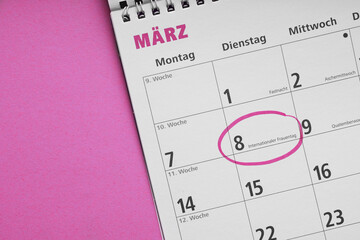 Internationaler Frauentag am 8. März eingekreist im Kalender