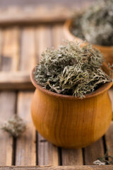 Icelandic moss in a wooden mug