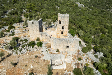 ISSIUM CASTLE BEYMELEK CASTLE From the city center of the castle, 8 km from the Beymelek direction, the Issium sign is encountered. From here, after 2 km from the plate showing the northern direction 
