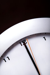 Zegar wskazujący godzinę 12 - obrazy, fototapety, plakaty