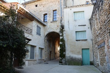 Fototapeta na wymiar Vieille ruelle typique, village de Saint Paul Trois Chateaux, département de la Drôme, France